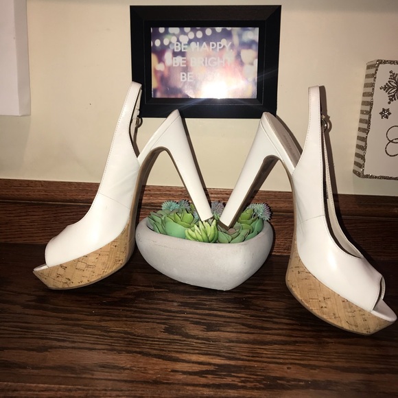 White platform open toe 👠 - Picture 5 of 7